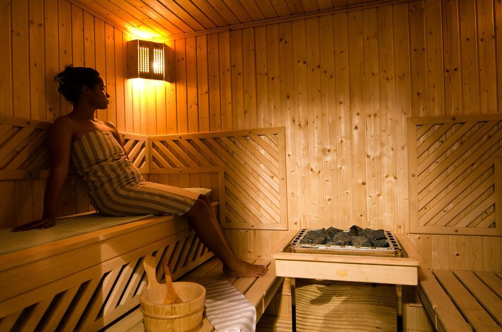 Tigmiza Boutique Hotel & Spa Ouled Jelal Exterior foto A woman in a sauna
